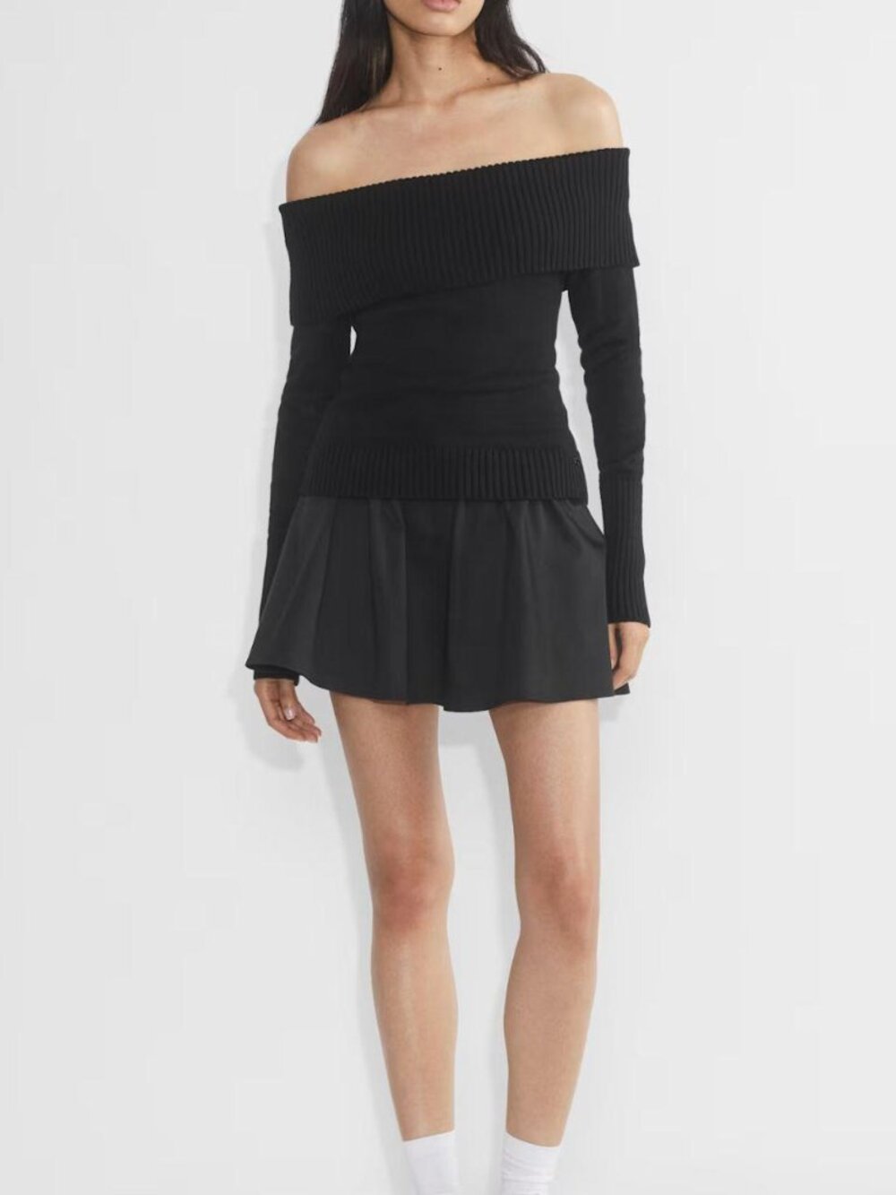 Aritzia Sunday Best Topaz Sweater in Black
